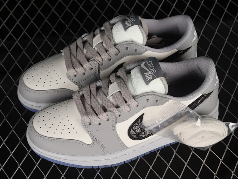 All categories Air Jordan Jordan series basketball shoes Air Jordan 1 Low Dior x Air Jordan 1 Low AJ1 Joe 1 Dior joint white gray low top CN8608-002